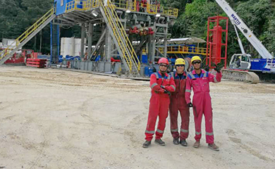 Axess Offshore Singapore team at two land rigs in Papua New Guinea