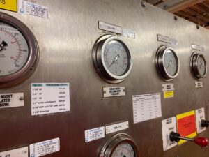 Calibrated pressure gauges on BOP HPU
