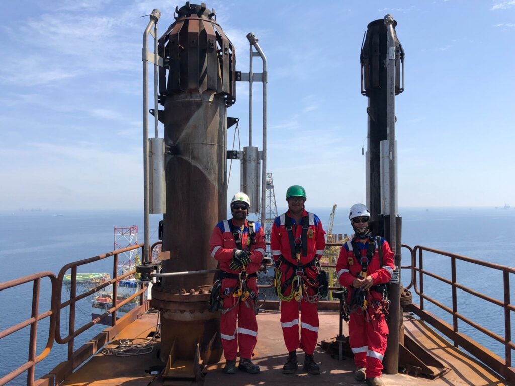 Axess team that completed the replacement of flare lines