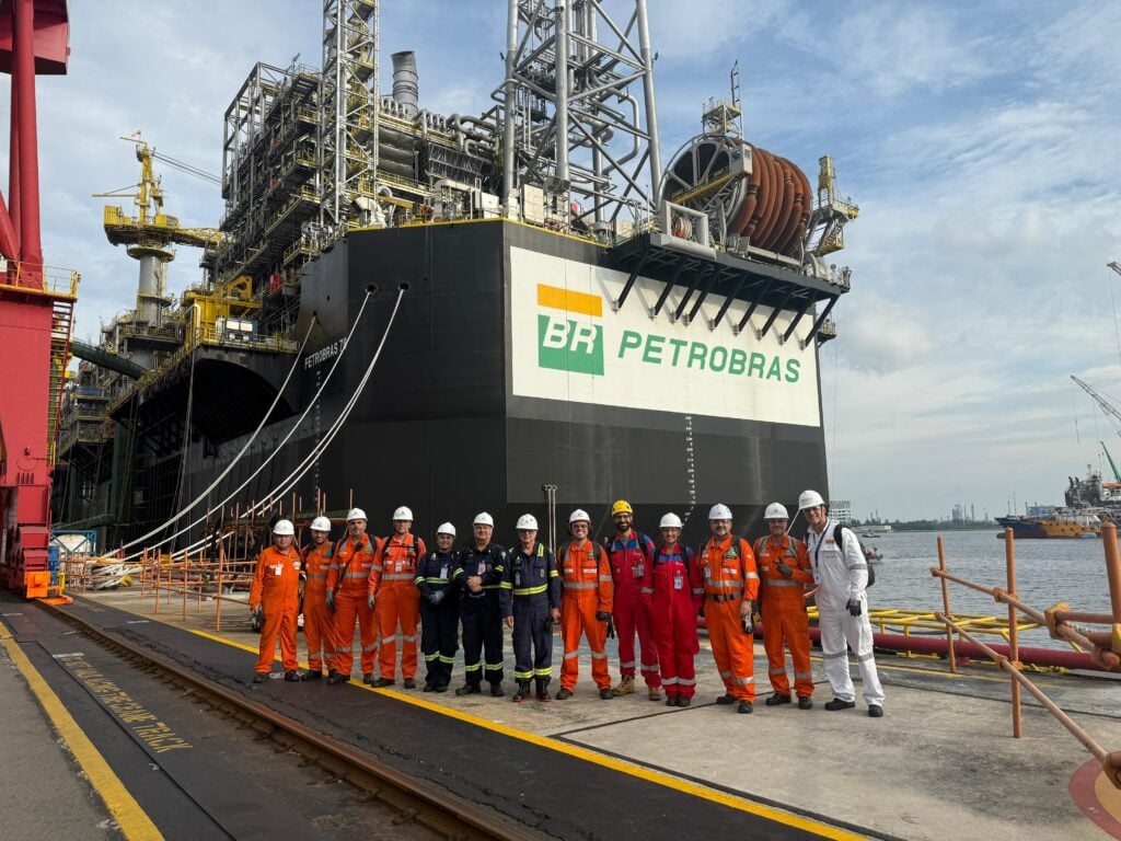 Axess Group secures BRC contracts with Seatrium 1 Axess engineers with Seatrium employees and Brazilian authorities